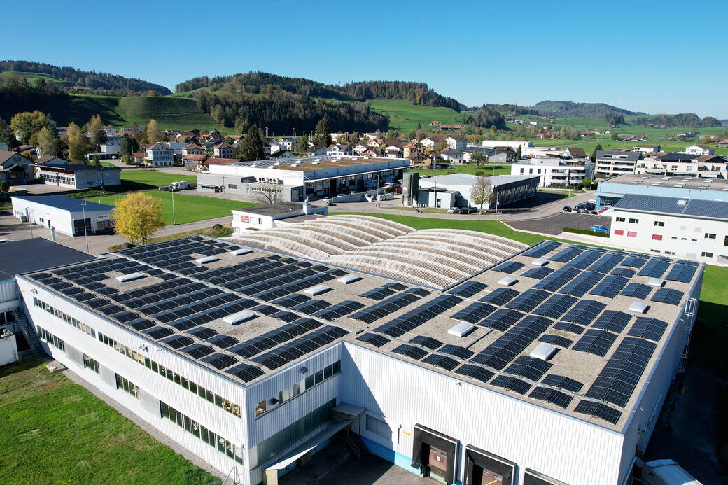 Photovoltaikanlage: Schwarz AG Warmpresswerk